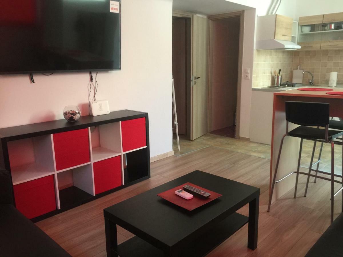 Loutraki Hostel Екстериор снимка