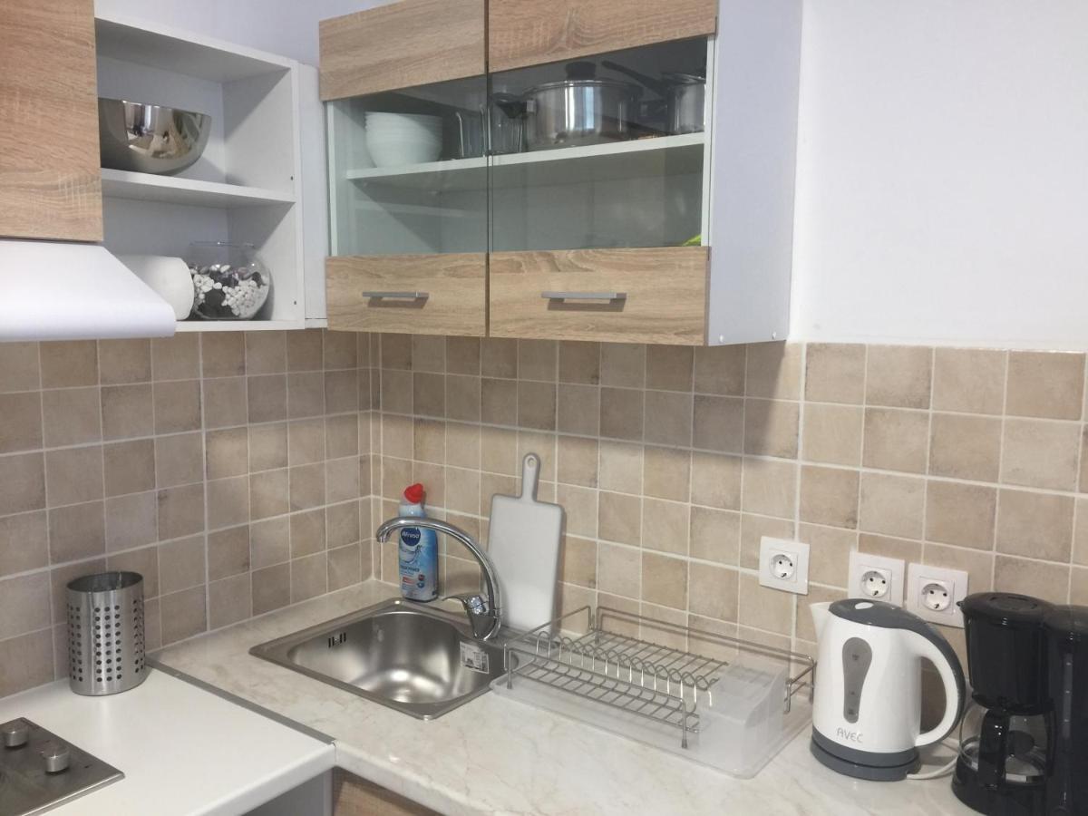 Loutraki Hostel Екстериор снимка