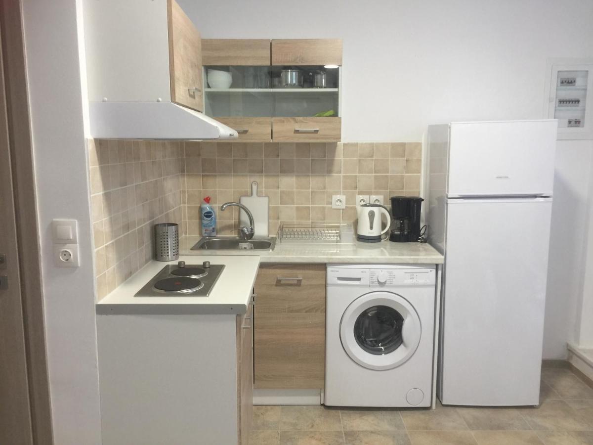 Loutraki Hostel Екстериор снимка